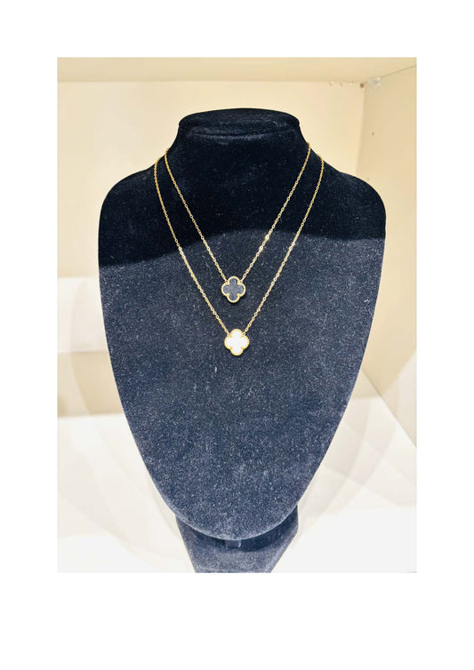 Clover Pendant necklace - White